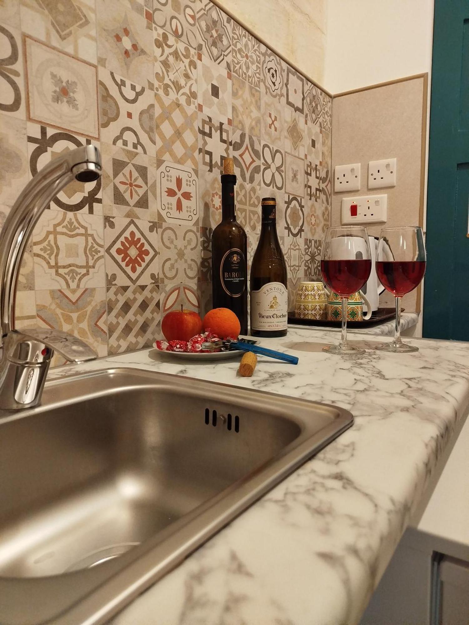 Limestone Sun Suites スリーマ エクステリア 写真