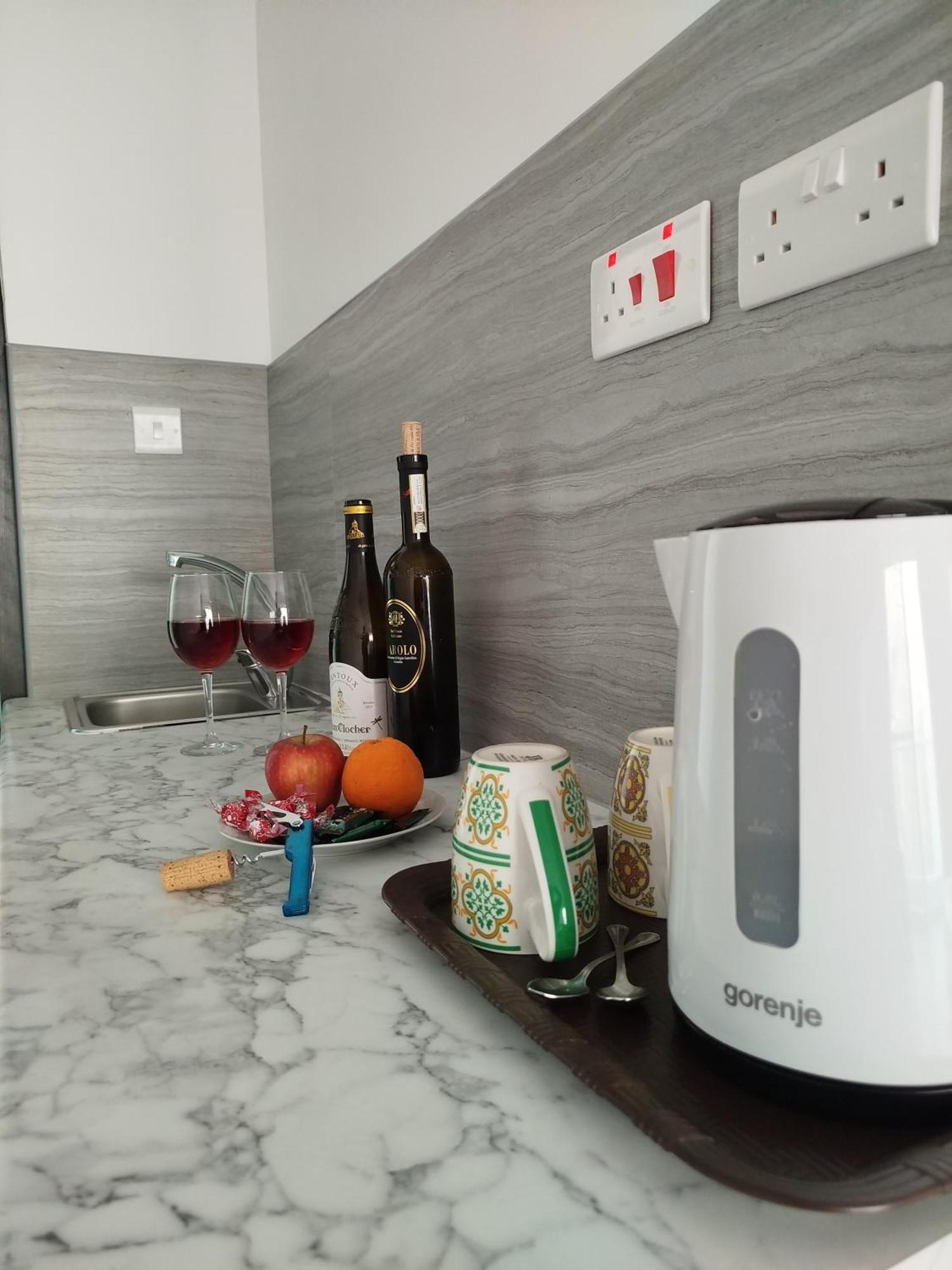 Limestone Sun Suites スリーマ エクステリア 写真